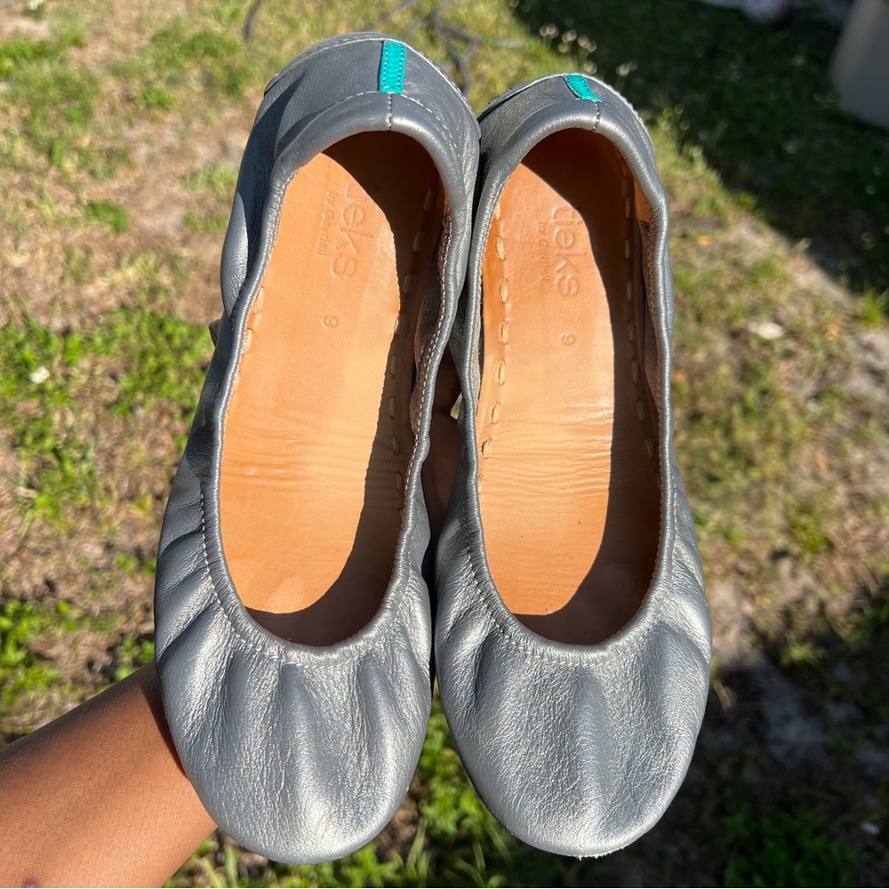 Tieks Size 9 in Metallic Pewter Ballet‎ Flats